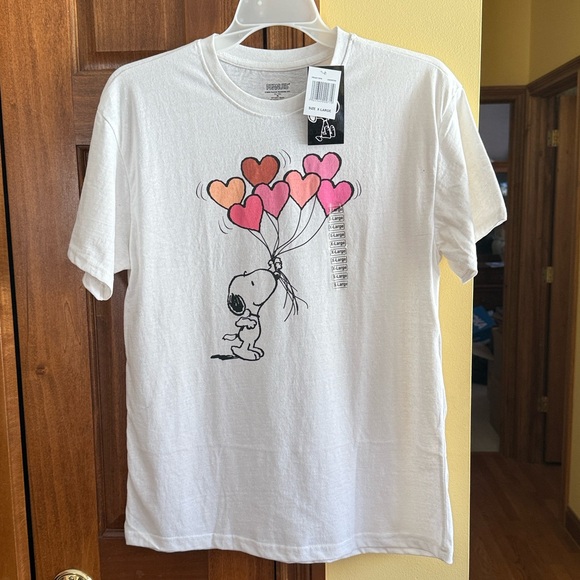 NWT Peanuts Snoopy Valentine Hearts T-shirt Juniors Size XL - Picture 8 of 8